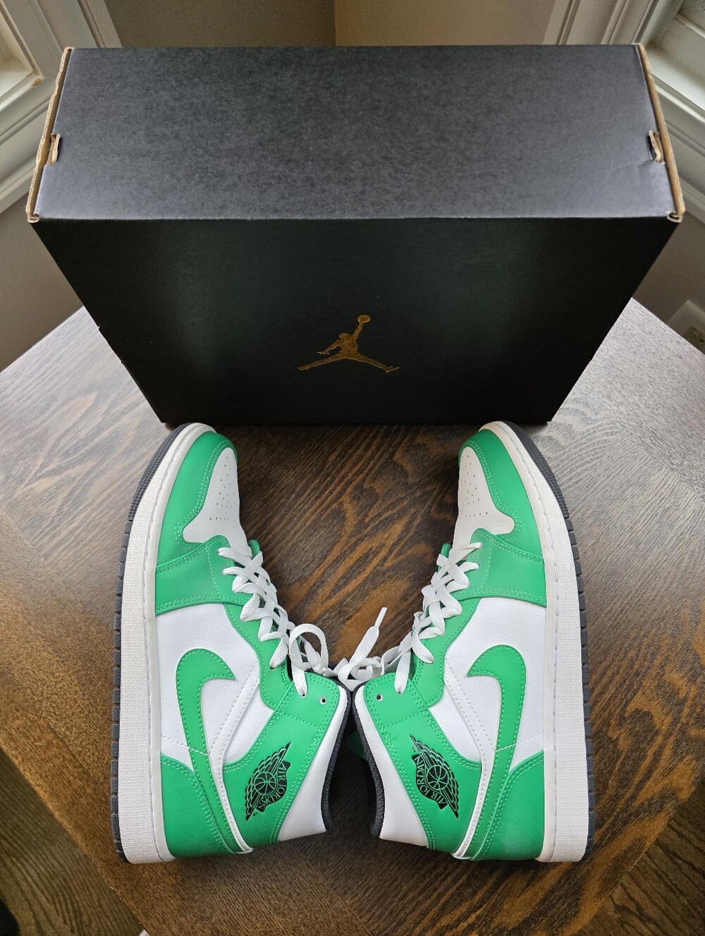 Nike Air Jordan 1 Mid 'Lucky Green' Spring 2023 - Picture 5 of 10